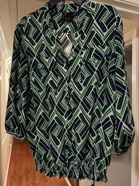 New Firections Green and Navy Geometric Button-Front Blouse
